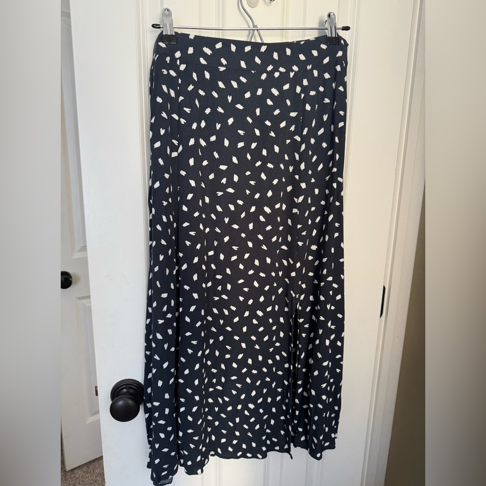 LOFT Navy and White Patterned Skirt